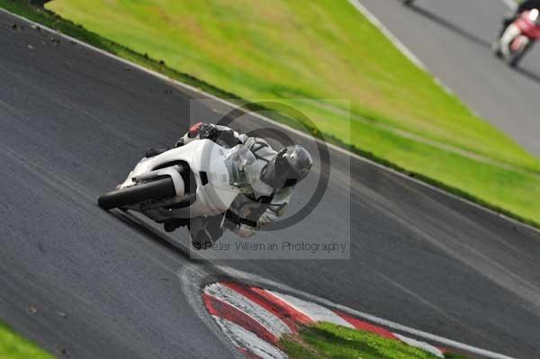 Motorcycle action photographs;Trackday digital images;cadwell;cadwell park photographs;event digital images;eventdigitalimages;motor racing louth lincolnshire;no limits trackdays;peter wileman photography;trackday;trackday photos