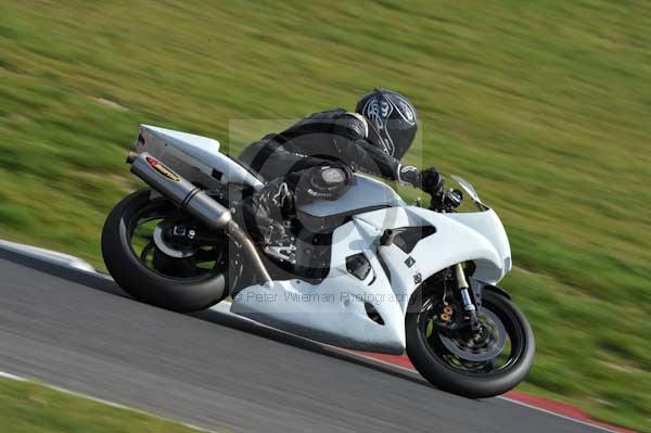 Motorcycle action photographs;Trackday digital images;cadwell;cadwell park photographs;event digital images;eventdigitalimages;motor racing louth lincolnshire;no limits trackdays;peter wileman photography;trackday;trackday photos