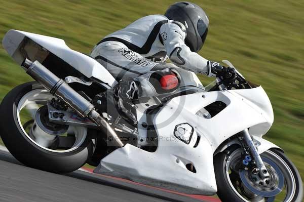 Motorcycle action photographs;Trackday digital images;cadwell;cadwell park photographs;event digital images;eventdigitalimages;motor racing louth lincolnshire;no limits trackdays;peter wileman photography;trackday;trackday photos