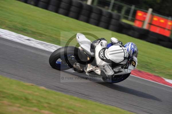 Motorcycle action photographs;Trackday digital images;cadwell;cadwell park photographs;event digital images;eventdigitalimages;motor racing louth lincolnshire;no limits trackdays;peter wileman photography;trackday;trackday photos