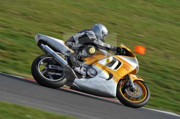 Motorcycle action photographs;Trackday digital images;cadwell;cadwell park photographs;event digital images;eventdigitalimages;motor racing louth lincolnshire;no limits trackdays;peter wileman photography;trackday;trackday photos