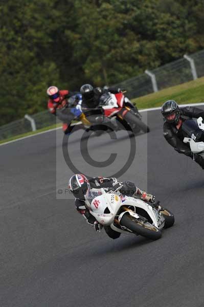 Motorcycle action photographs;Trackday digital images;cadwell;cadwell park photographs;event digital images;eventdigitalimages;motor racing louth lincolnshire;no limits trackdays;peter wileman photography;trackday;trackday photos