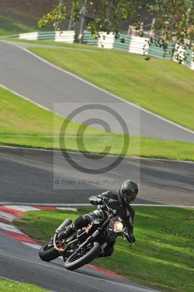 Motorcycle action photographs;Trackday digital images;cadwell;cadwell park photographs;event digital images;eventdigitalimages;motor racing louth lincolnshire;no limits trackdays;peter wileman photography;trackday;trackday photos