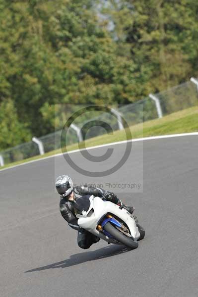 Motorcycle action photographs;Trackday digital images;cadwell;cadwell park photographs;event digital images;eventdigitalimages;motor racing louth lincolnshire;no limits trackdays;peter wileman photography;trackday;trackday photos