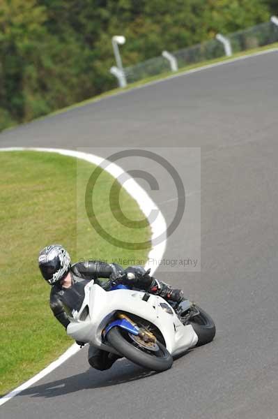 Motorcycle action photographs;Trackday digital images;cadwell;cadwell park photographs;event digital images;eventdigitalimages;motor racing louth lincolnshire;no limits trackdays;peter wileman photography;trackday;trackday photos