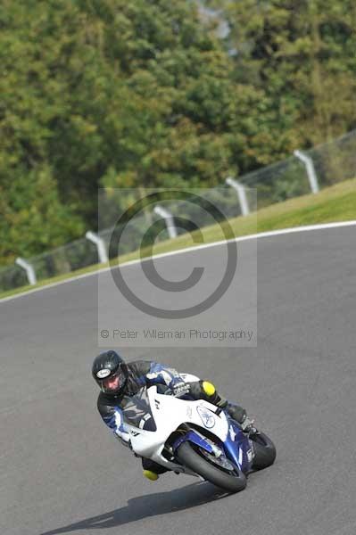 Motorcycle action photographs;Trackday digital images;cadwell;cadwell park photographs;event digital images;eventdigitalimages;motor racing louth lincolnshire;no limits trackdays;peter wileman photography;trackday;trackday photos