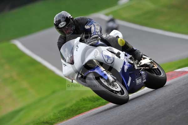 Motorcycle action photographs;Trackday digital images;cadwell;cadwell park photographs;event digital images;eventdigitalimages;motor racing louth lincolnshire;no limits trackdays;peter wileman photography;trackday;trackday photos