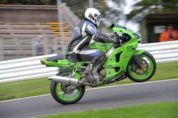 Motorcycle action photographs;Trackday digital images;cadwell;cadwell park photographs;event digital images;eventdigitalimages;motor racing louth lincolnshire;no limits trackdays;peter wileman photography;trackday;trackday photos