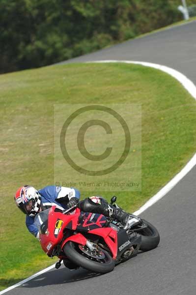 Motorcycle action photographs;Trackday digital images;cadwell;cadwell park photographs;event digital images;eventdigitalimages;motor racing louth lincolnshire;no limits trackdays;peter wileman photography;trackday;trackday photos