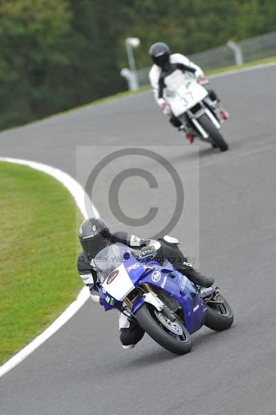 Motorcycle action photographs;Trackday digital images;cadwell;cadwell park photographs;event digital images;eventdigitalimages;motor racing louth lincolnshire;no limits trackdays;peter wileman photography;trackday;trackday photos