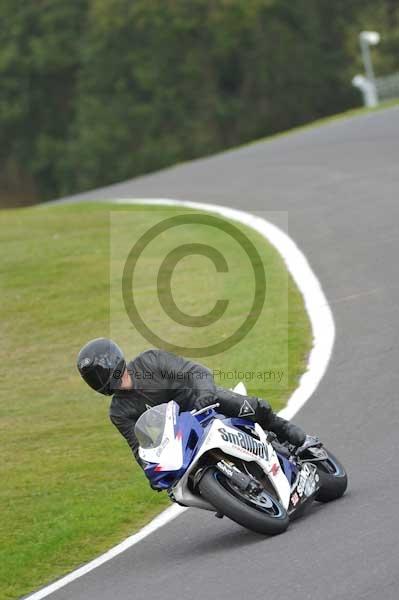 Motorcycle action photographs;Trackday digital images;cadwell;cadwell park photographs;event digital images;eventdigitalimages;motor racing louth lincolnshire;no limits trackdays;peter wileman photography;trackday;trackday photos