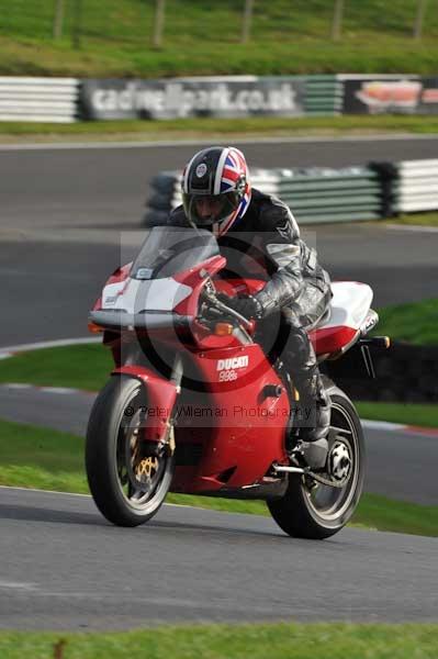 Motorcycle action photographs;Trackday digital images;cadwell;cadwell park photographs;event digital images;eventdigitalimages;motor racing louth lincolnshire;no limits trackdays;peter wileman photography;trackday;trackday photos