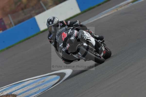 Motorcycle action photographs;Trackday digital images;donington;donington park leicestershire;donington photographs;event digital images;eventdigitalimages;no limits trackday;peter wileman photography;trackday;trackday photos