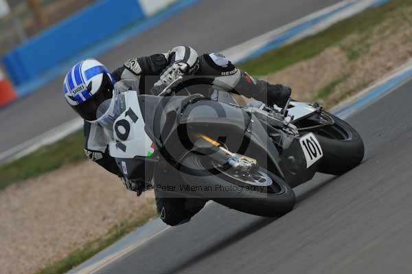 Motorcycle action photographs;Trackday digital images;donington;donington park leicestershire;donington photographs;event digital images;eventdigitalimages;no limits trackday;peter wileman photography;trackday;trackday photos