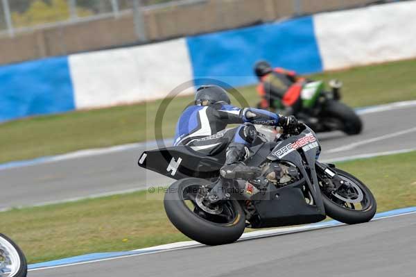 Motorcycle action photographs;Trackday digital images;donington;donington park leicestershire;donington photographs;event digital images;eventdigitalimages;no limits trackday;peter wileman photography;trackday;trackday photos