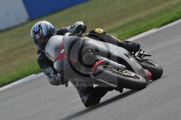 Motorcycle action photographs;Trackday digital images;donington;donington park leicestershire;donington photographs;event digital images;eventdigitalimages;no limits trackday;peter wileman photography;trackday;trackday photos