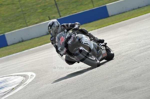 Motorcycle action photographs;Trackday digital images;donington;donington park leicestershire;donington photographs;event digital images;eventdigitalimages;no limits trackday;peter wileman photography;trackday;trackday photos