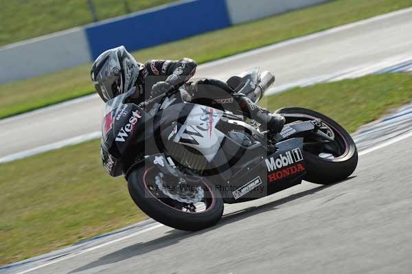 Motorcycle action photographs;Trackday digital images;donington;donington park leicestershire;donington photographs;event digital images;eventdigitalimages;no limits trackday;peter wileman photography;trackday;trackday photos