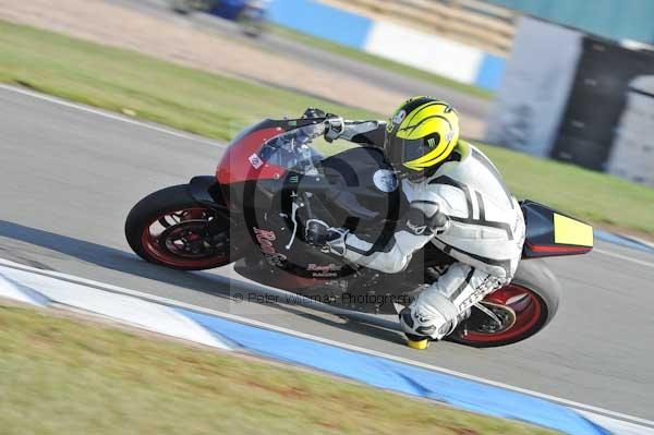 Motorcycle action photographs;Trackday digital images;donington;donington park leicestershire;donington photographs;event digital images;eventdigitalimages;no limits trackday;peter wileman photography;trackday;trackday photos