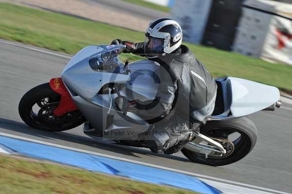 Motorcycle action photographs;Trackday digital images;donington;donington park leicestershire;donington photographs;event digital images;eventdigitalimages;no limits trackday;peter wileman photography;trackday;trackday photos