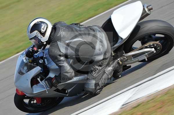 Motorcycle action photographs;Trackday digital images;donington;donington park leicestershire;donington photographs;event digital images;eventdigitalimages;no limits trackday;peter wileman photography;trackday;trackday photos