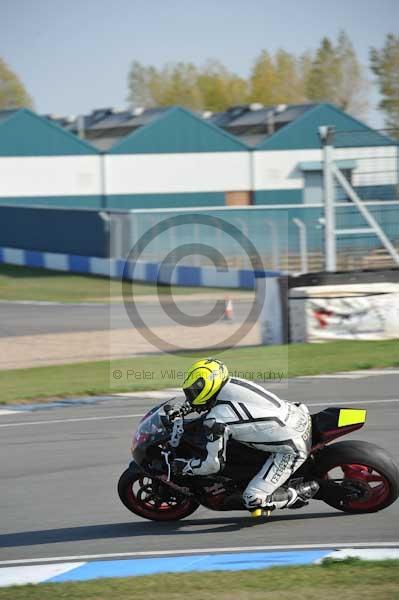 Motorcycle action photographs;Trackday digital images;donington;donington park leicestershire;donington photographs;event digital images;eventdigitalimages;no limits trackday;peter wileman photography;trackday;trackday photos
