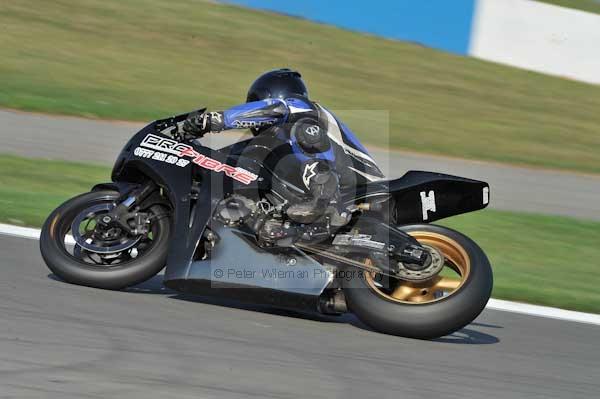 Motorcycle action photographs;Trackday digital images;donington;donington park leicestershire;donington photographs;event digital images;eventdigitalimages;no limits trackday;peter wileman photography;trackday;trackday photos