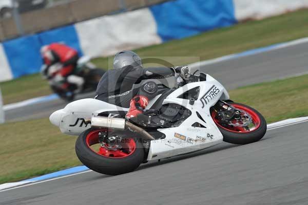 Motorcycle action photographs;Trackday digital images;donington;donington park leicestershire;donington photographs;event digital images;eventdigitalimages;no limits trackday;peter wileman photography;trackday;trackday photos