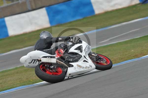 Motorcycle action photographs;Trackday digital images;donington;donington park leicestershire;donington photographs;event digital images;eventdigitalimages;no limits trackday;peter wileman photography;trackday;trackday photos