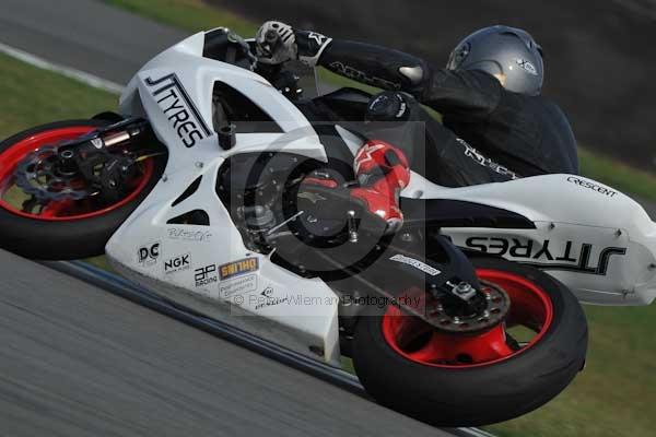 Motorcycle action photographs;Trackday digital images;donington;donington park leicestershire;donington photographs;event digital images;eventdigitalimages;no limits trackday;peter wileman photography;trackday;trackday photos