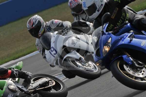 Motorcycle action photographs;Trackday digital images;donington;donington park leicestershire;donington photographs;event digital images;eventdigitalimages;no limits trackday;peter wileman photography;trackday;trackday photos