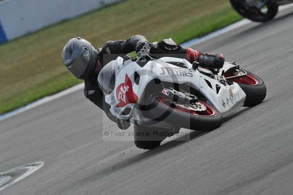 Motorcycle action photographs;Trackday digital images;donington;donington park leicestershire;donington photographs;event digital images;eventdigitalimages;no limits trackday;peter wileman photography;trackday;trackday photos