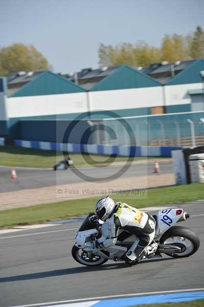 Motorcycle action photographs;Trackday digital images;donington;donington park leicestershire;donington photographs;event digital images;eventdigitalimages;no limits trackday;peter wileman photography;trackday;trackday photos