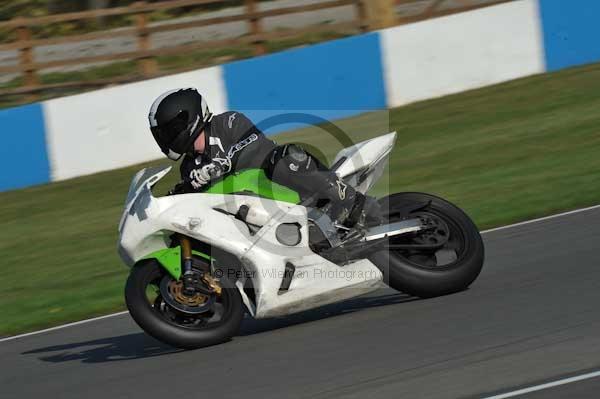 Motorcycle action photographs;Trackday digital images;donington;donington park leicestershire;donington photographs;event digital images;eventdigitalimages;no limits trackday;peter wileman photography;trackday;trackday photos