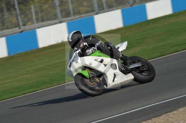 Motorcycle action photographs;Trackday digital images;donington;donington park leicestershire;donington photographs;event digital images;eventdigitalimages;no limits trackday;peter wileman photography;trackday;trackday photos