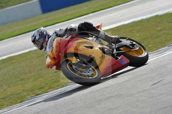 Motorcycle action photographs;Trackday digital images;donington;donington park leicestershire;donington photographs;event digital images;eventdigitalimages;no limits trackday;peter wileman photography;trackday;trackday photos