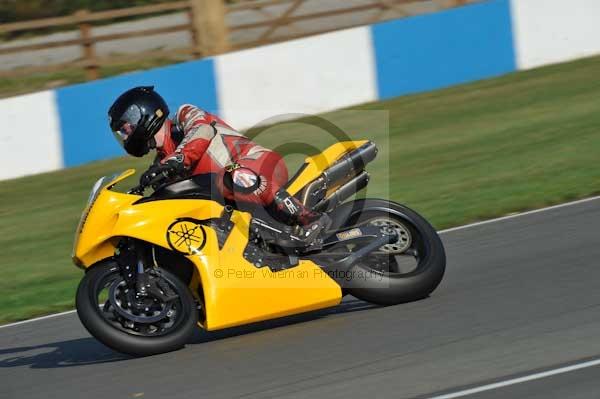 Motorcycle action photographs;Trackday digital images;donington;donington park leicestershire;donington photographs;event digital images;eventdigitalimages;no limits trackday;peter wileman photography;trackday;trackday photos