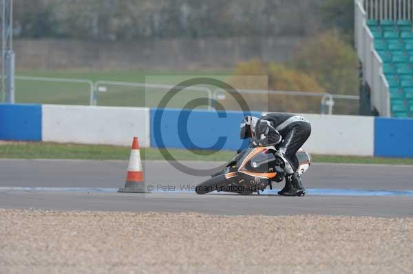 Motorcycle action photographs;Trackday digital images;donington;donington park leicestershire;donington photographs;event digital images;eventdigitalimages;no limits trackday;peter wileman photography;trackday;trackday photos