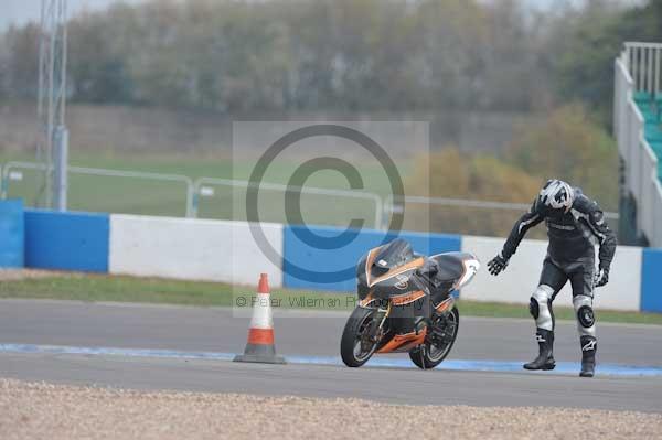 Motorcycle action photographs;Trackday digital images;donington;donington park leicestershire;donington photographs;event digital images;eventdigitalimages;no limits trackday;peter wileman photography;trackday;trackday photos