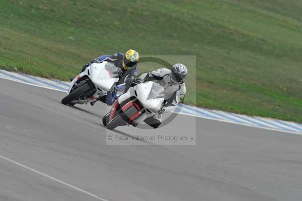 Motorcycle action photographs;Trackday digital images;donington;donington park leicestershire;donington photographs;event digital images;eventdigitalimages;no limits trackday;peter wileman photography;trackday;trackday photos