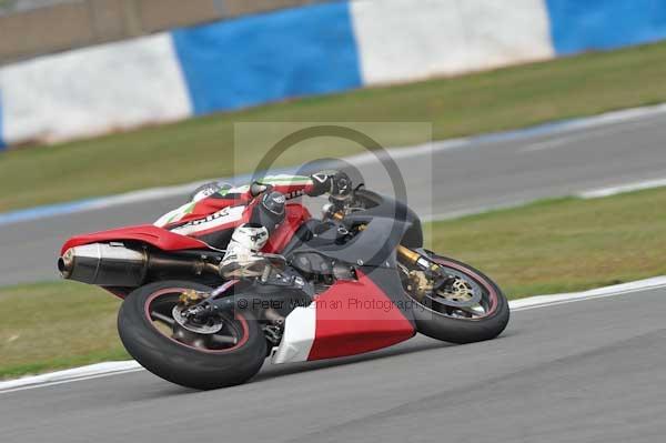 Motorcycle action photographs;Trackday digital images;donington;donington park leicestershire;donington photographs;event digital images;eventdigitalimages;no limits trackday;peter wileman photography;trackday;trackday photos