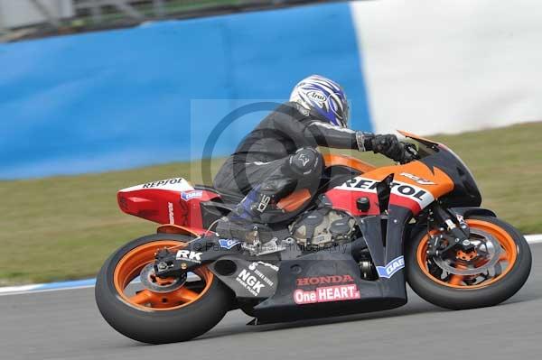 Motorcycle action photographs;Trackday digital images;donington;donington park leicestershire;donington photographs;event digital images;eventdigitalimages;no limits trackday;peter wileman photography;trackday;trackday photos