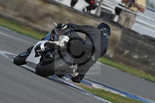 Motorcycle action photographs;Trackday digital images;donington;donington park leicestershire;donington photographs;event digital images;eventdigitalimages;no limits trackday;peter wileman photography;trackday;trackday photos