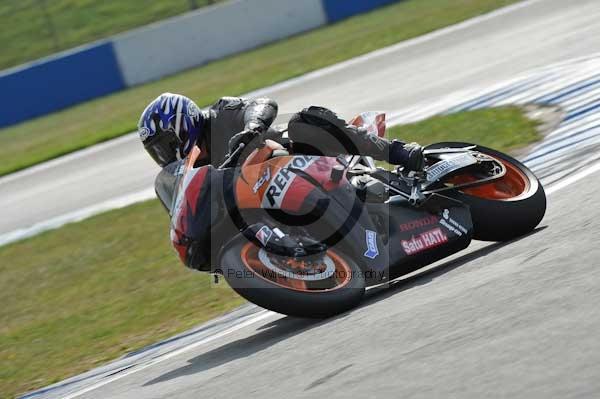 Motorcycle action photographs;Trackday digital images;donington;donington park leicestershire;donington photographs;event digital images;eventdigitalimages;no limits trackday;peter wileman photography;trackday;trackday photos