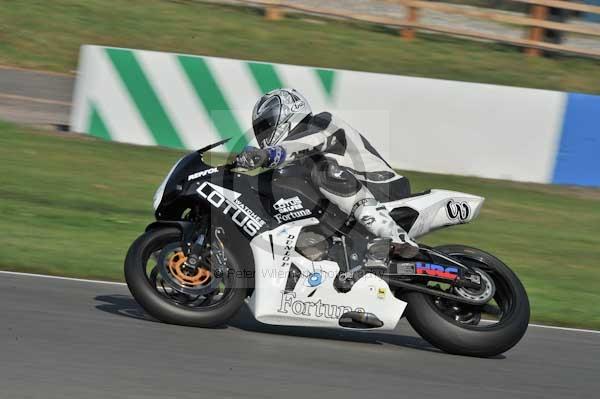 Motorcycle action photographs;Trackday digital images;donington;donington park leicestershire;donington photographs;event digital images;eventdigitalimages;no limits trackday;peter wileman photography;trackday;trackday photos