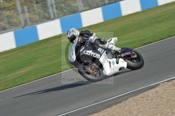 Motorcycle action photographs;Trackday digital images;donington;donington park leicestershire;donington photographs;event digital images;eventdigitalimages;no limits trackday;peter wileman photography;trackday;trackday photos