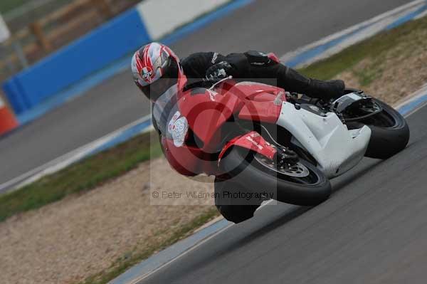 Motorcycle action photographs;Trackday digital images;donington;donington park leicestershire;donington photographs;event digital images;eventdigitalimages;no limits trackday;peter wileman photography;trackday;trackday photos