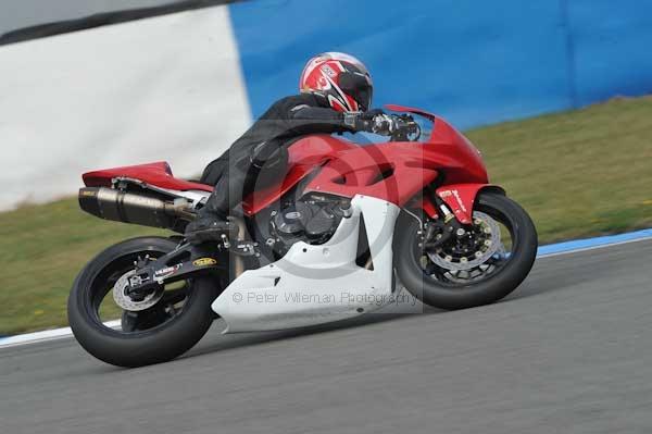 Motorcycle action photographs;Trackday digital images;donington;donington park leicestershire;donington photographs;event digital images;eventdigitalimages;no limits trackday;peter wileman photography;trackday;trackday photos