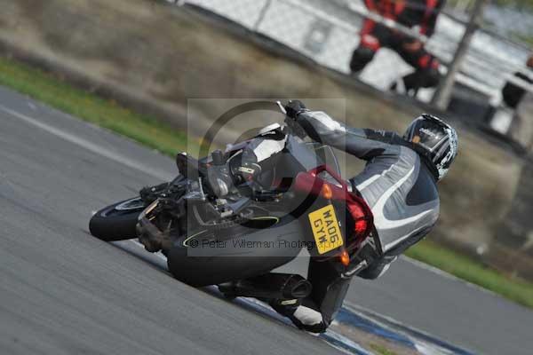 Motorcycle action photographs;Trackday digital images;donington;donington park leicestershire;donington photographs;event digital images;eventdigitalimages;no limits trackday;peter wileman photography;trackday;trackday photos