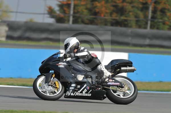 Motorcycle action photographs;Trackday digital images;donington;donington park leicestershire;donington photographs;event digital images;eventdigitalimages;no limits trackday;peter wileman photography;trackday;trackday photos
